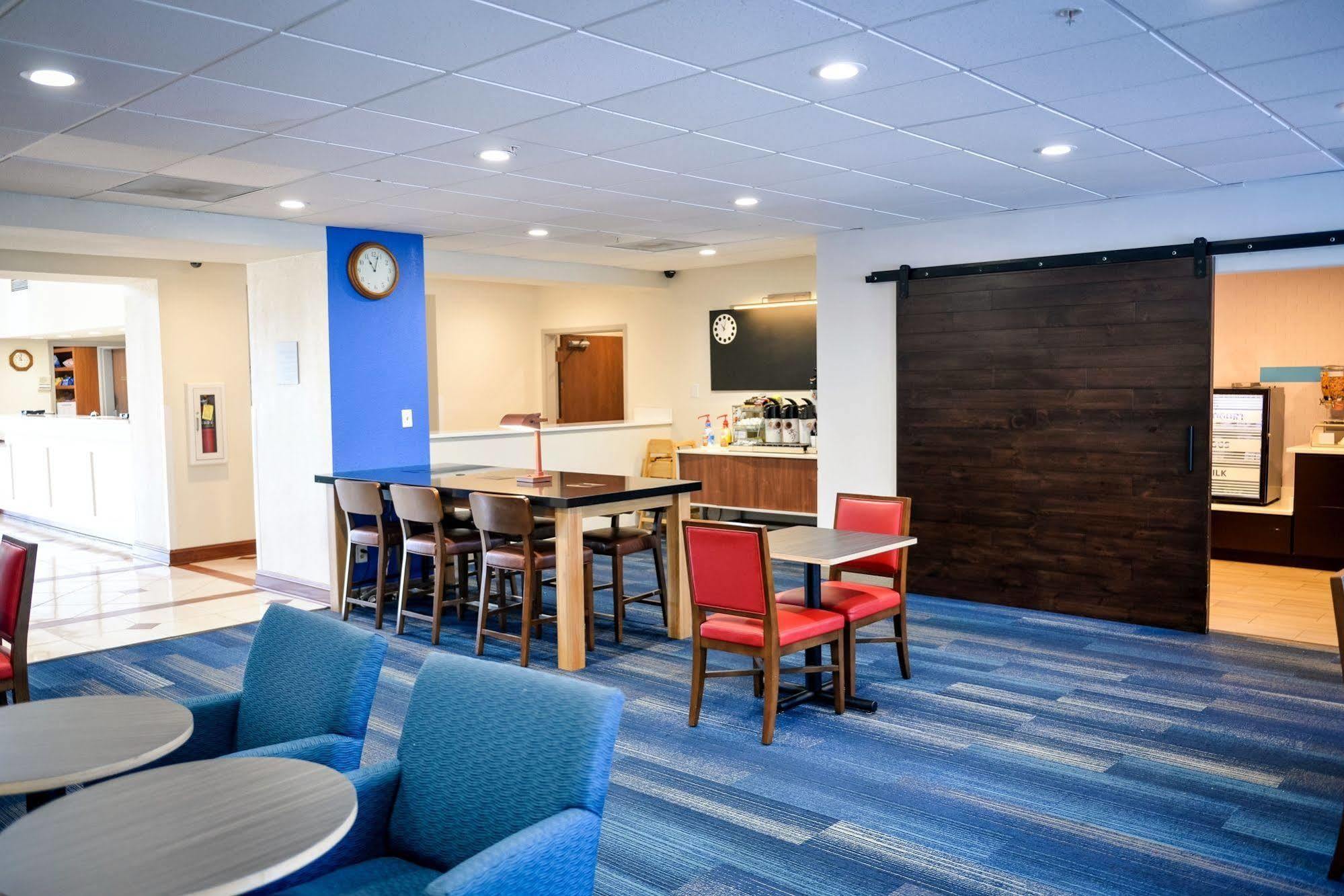 Holiday Inn Express Prince Frederick By Ihg Extérieur photo